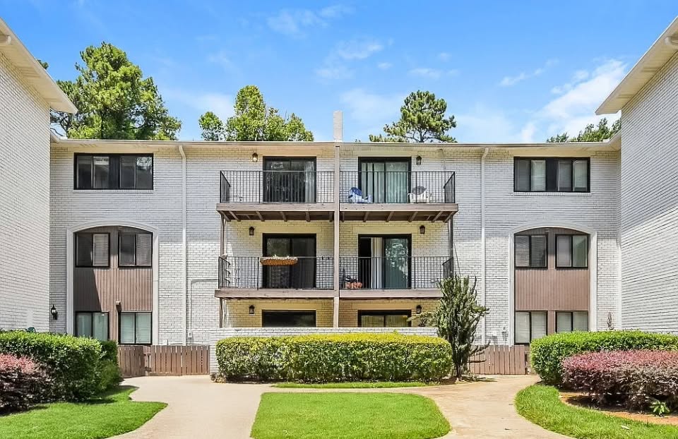 23-unit apartment property on Roswell Road