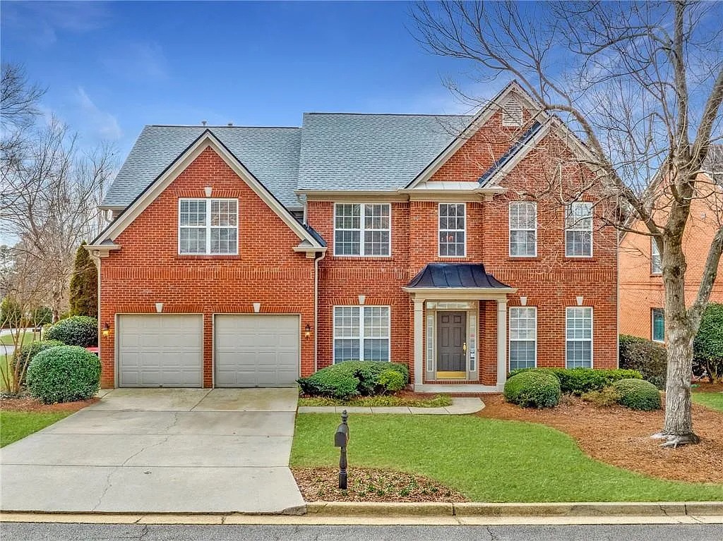 Residential streetscape and architecture in North Atlanta